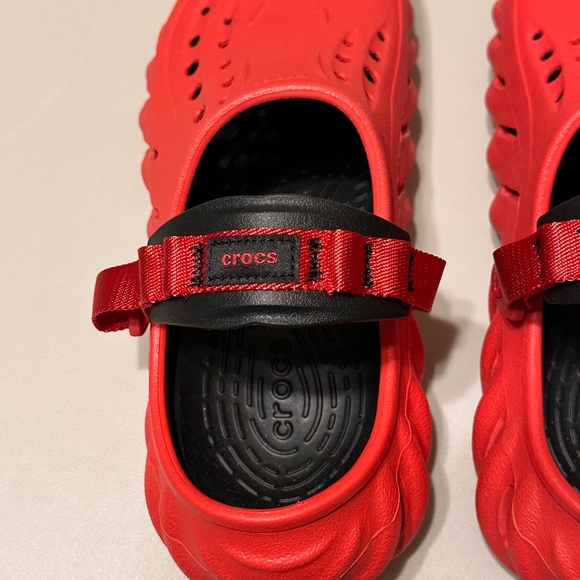 NEW CROCS UNISEX ADULT VARSITY RED ECHO CLOG WORK/CASUAL SLIP RESISTANT W10 / M8 - Picture 5 of 5